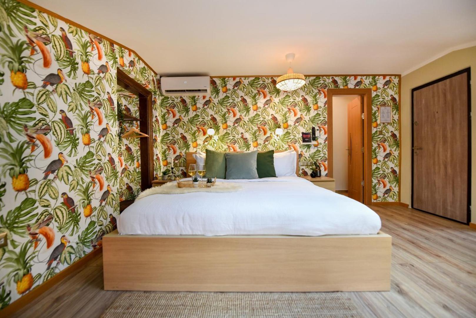 Historic Charm, Modern Comfort - Accommodation In The Heart Of The Old Town Βουκουρέστι Εξωτερικό φωτογραφία