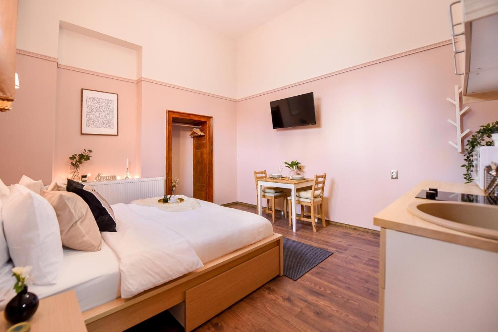 Historic Charm, Modern Comfort - Accommodation In The Heart Of The Old Town Βουκουρέστι Δωμάτιο φωτογραφία