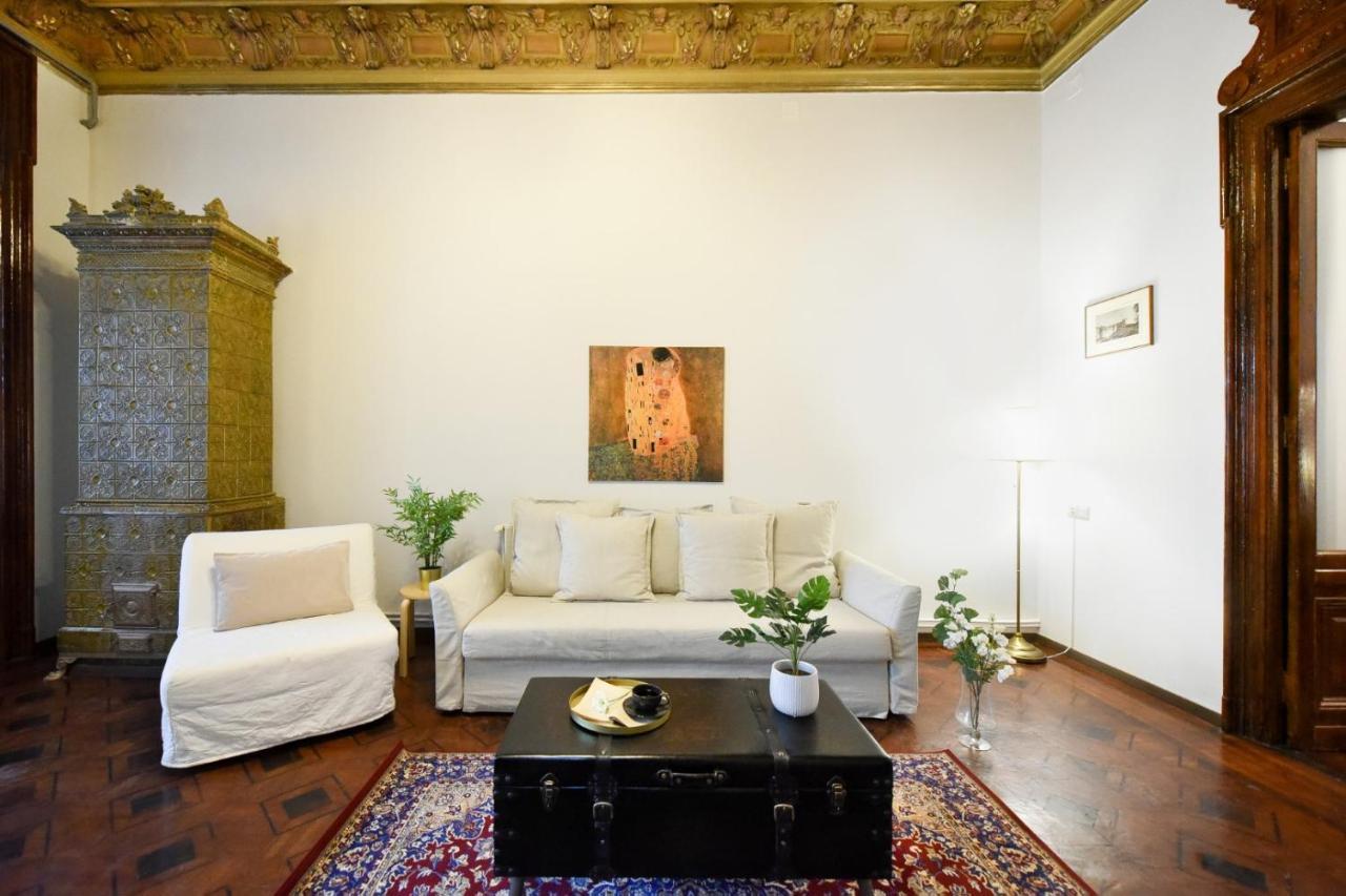 Historic Charm, Modern Comfort - Accommodation In The Heart Of The Old Town Βουκουρέστι Εξωτερικό φωτογραφία