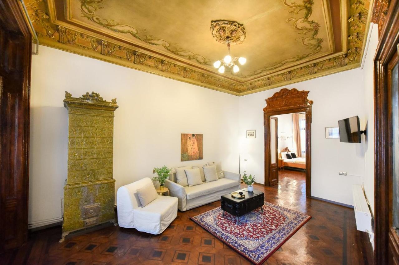 Historic Charm, Modern Comfort - Accommodation In The Heart Of The Old Town Βουκουρέστι Εξωτερικό φωτογραφία
