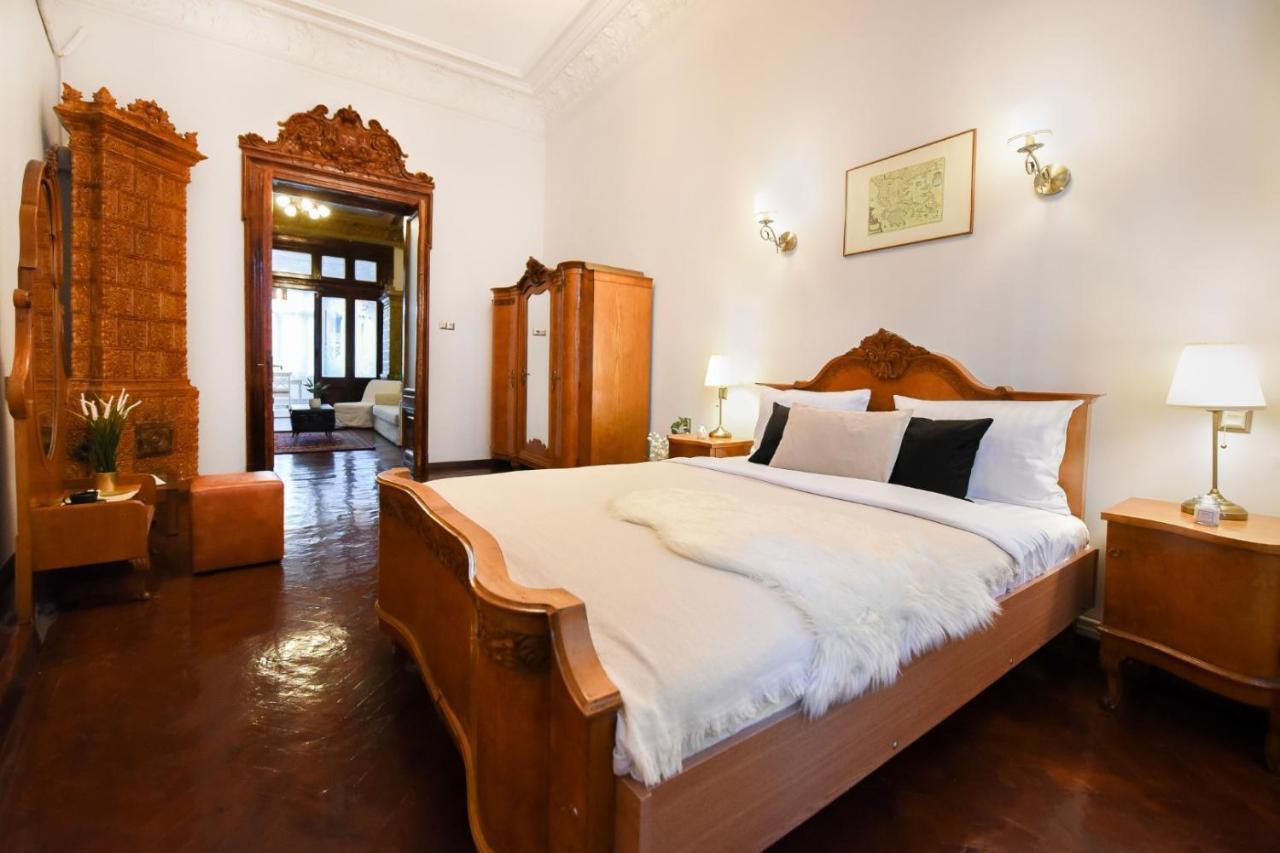 Historic Charm, Modern Comfort - Accommodation In The Heart Of The Old Town Βουκουρέστι Εξωτερικό φωτογραφία